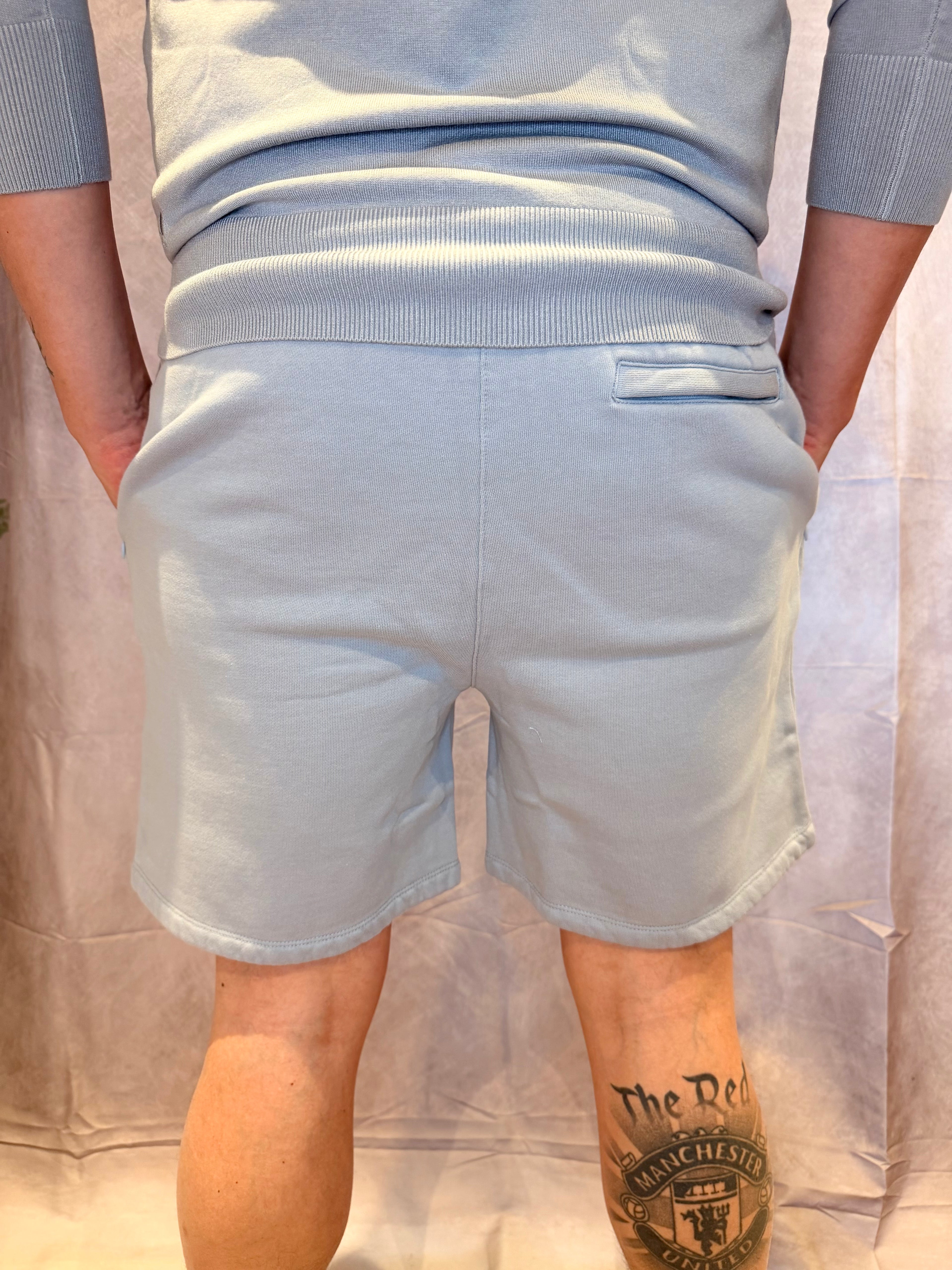 Kurze Short Distorted People